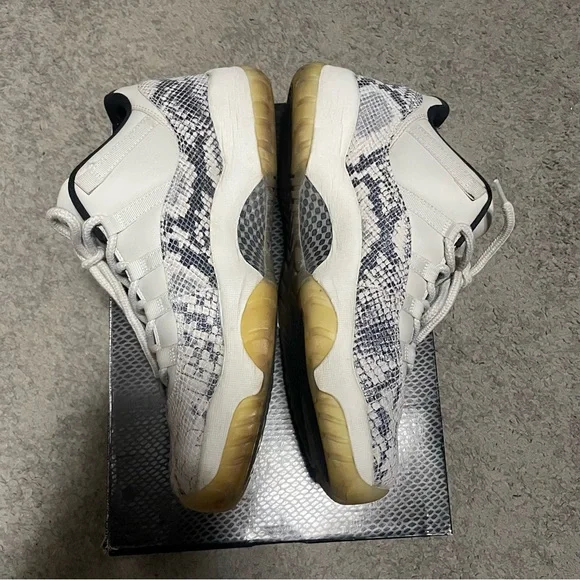 Jordan 11 Retro Low Light Bone Snakeskin Size 12 - Picture 6 of 11